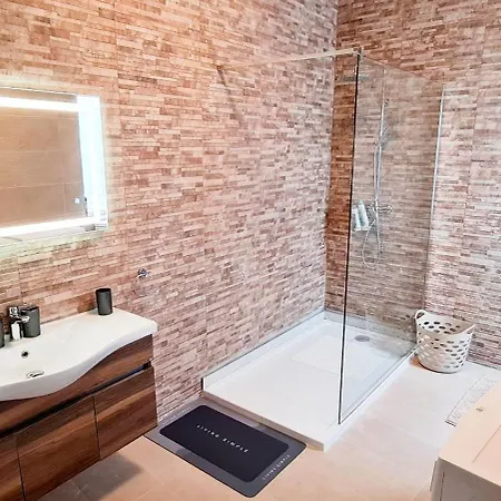 Apartman Seaside Serenity - Luxe Penthouse - Near The By Quicktrips Mellieħa