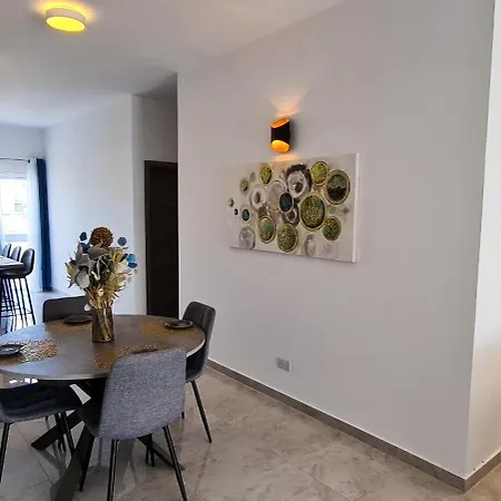 Seaside Serenity - Luxe Penthouse - Near The By Quicktrips Mellieħa