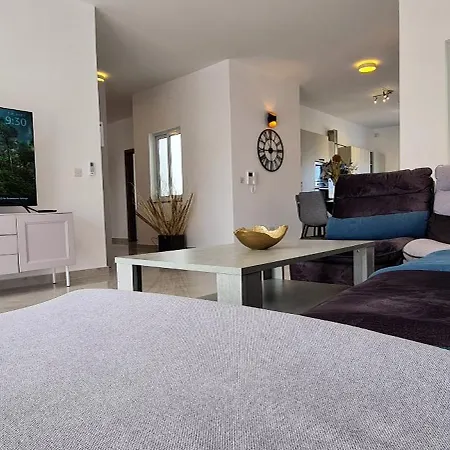 Seaside Serenity - Luxe Penthouse - Near The By Quicktrips Apartman Mellieħa