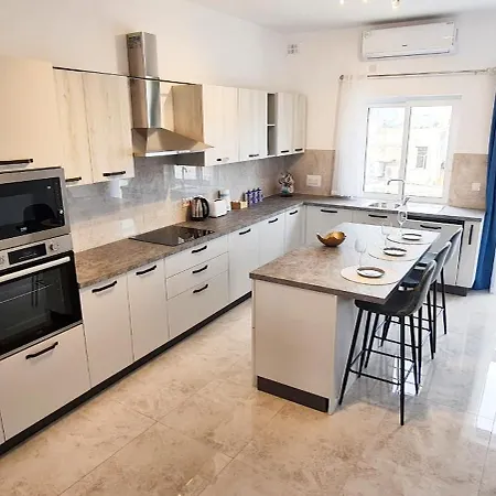 Seaside Serenity - Luxe Penthouse - Near The By Quicktrips * Mellieħa