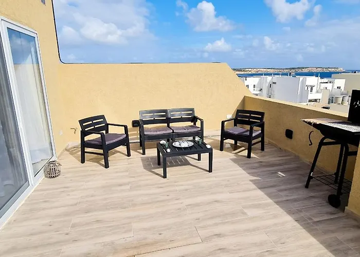 Seaside Serenity - Luxe Penthouse - Near The By Quicktrips Apartmán Mellieħa