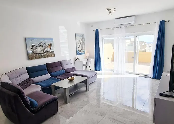 Seaside Serenity - Luxe Penthouse - Near The By Quicktrips Mellieħa