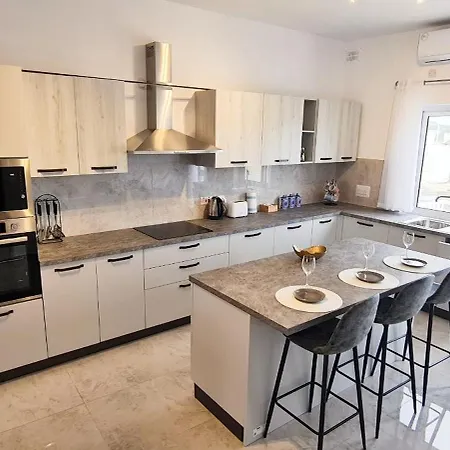Seaside Serenity - Luxe Penthouse - Near The By Quicktrips * Mellieha