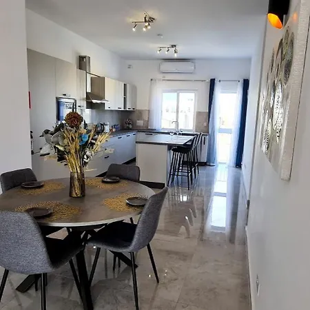 Seaside Serenity - Luxe Penthouse - Near The By Quicktrips Appartement