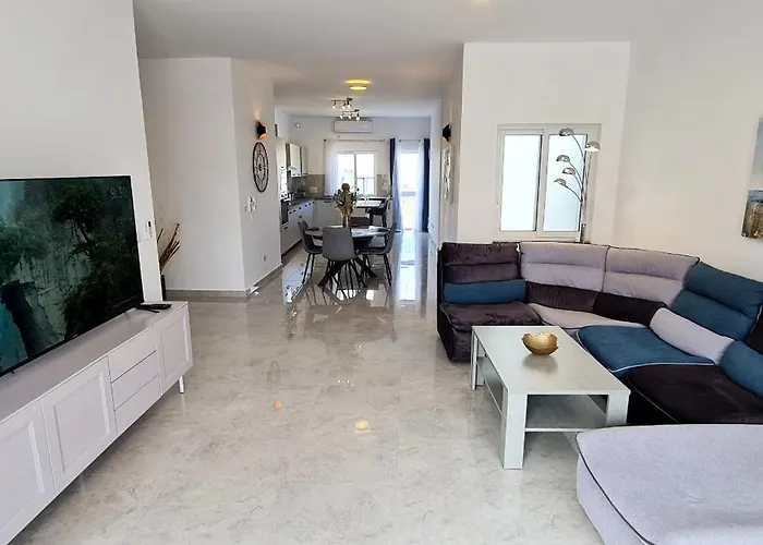 Seaside Serenity - Luxe Penthouse - Near The By Quicktrips * Mellieħa