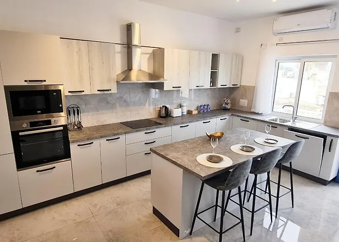 Seaside Serenity - Luxe Penthouse - Near The By Quicktrips * Mellieħa